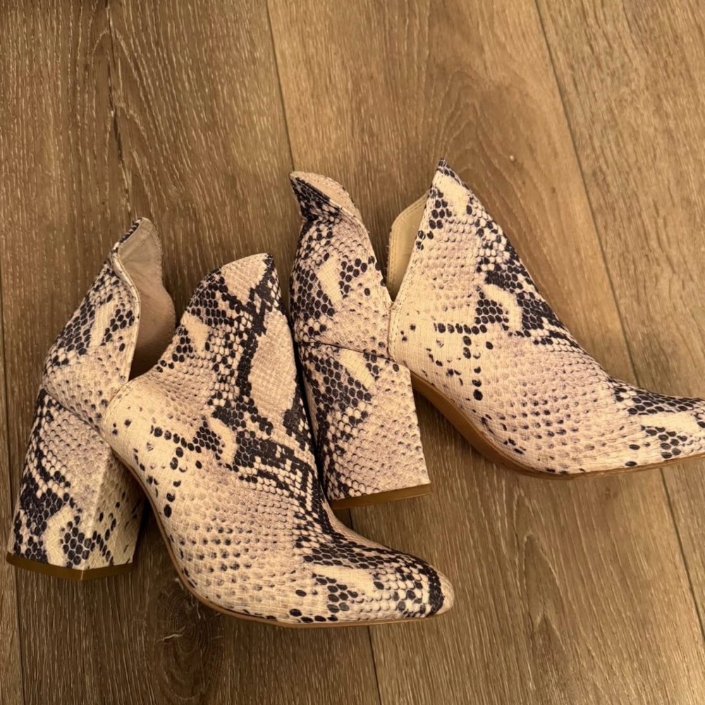 Steve Madden Snakeskin Ankle Boots - Cream and Black